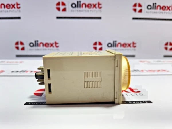 Omron H3BA-N8H-305 timer 0-10sec 120VAC 50/60Hz