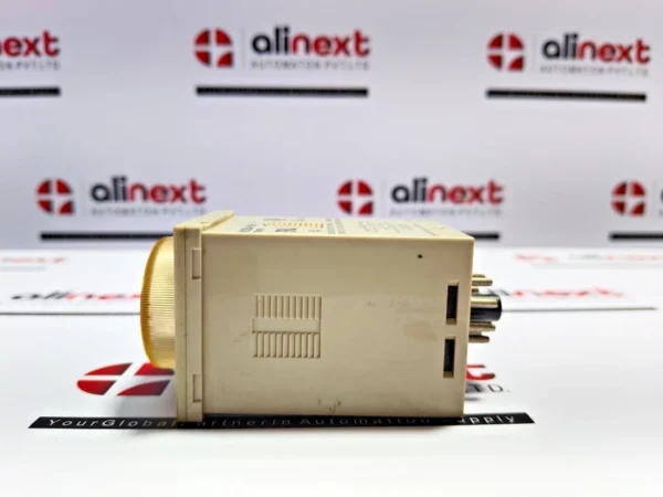 Omron H3BA-N8H-305 timer 0-10sec 120VAC 50/60Hz