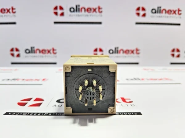 Omron H3BA-N8H-305 timer 0-10sec 120VAC 50/60Hz