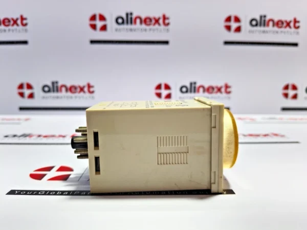 Omron H3BA-N8H-305 timer 0-10sec 120VAC 50/60Hz