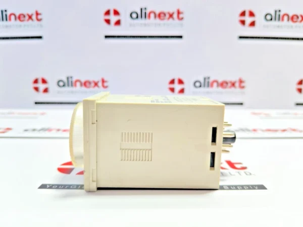 Omron H3BA-N8H timer 0-12sec 220VAC 50/60Hz