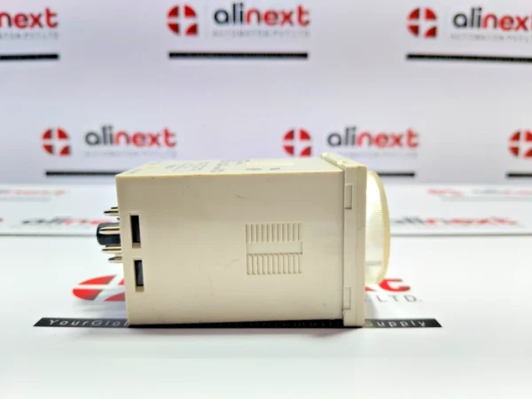 Omron H3BA-N8H timer 0-12sec 220VAC 50/60Hz