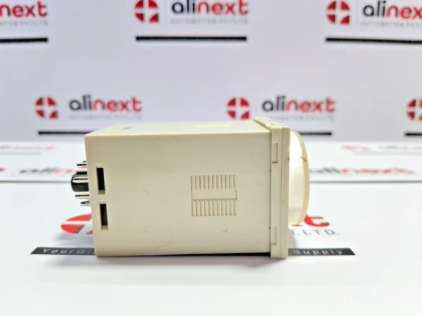 Omron H3BA-N8H timer 0-12sec 220VAC 50/60Hz