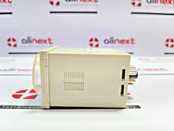 Omron H3BA-N8H timer 0-30sec 220VAC 50/60Hz