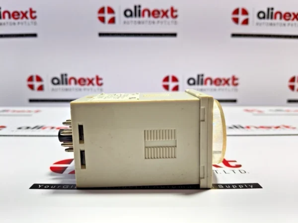 Omron H3BA-N8H timer 0-30sec 220VAC 50/60Hz