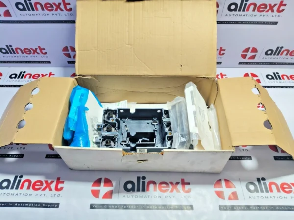 Schneider Electric LV429289 ComPact NSX 3P plug-in base kit  