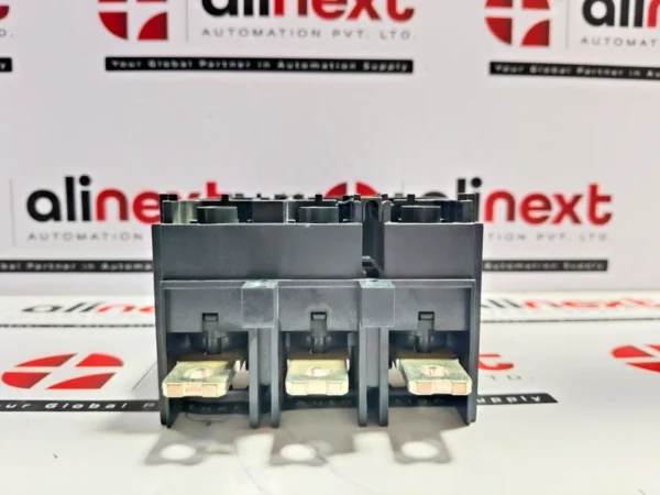 Schneider Electric LV429289 ComPact NSX 3P plug-in base kit  