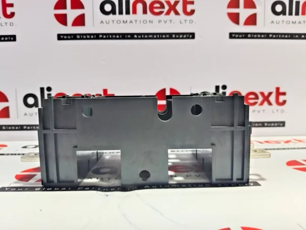 Schneider Electric LV429289 ComPact NSX 3P plug-in base kit  