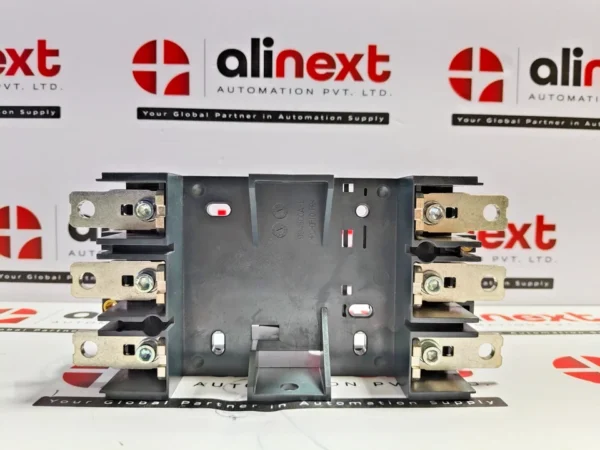 Schneider Electric LV429289 ComPact NSX 3P plug-in base kit  