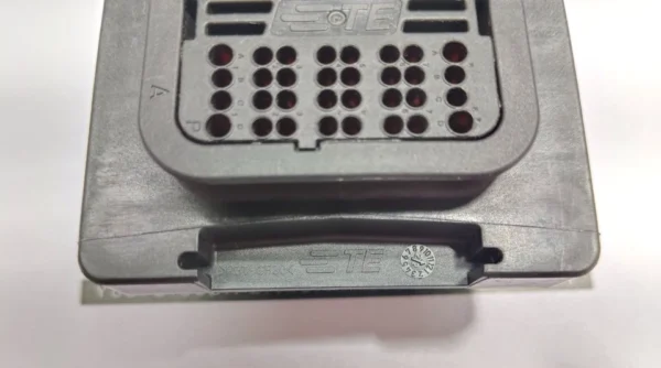 TE Connectivity DEUTSCH STRIKE Series SRK02-FLB-64A-001