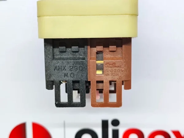 Fuji Electric AH30-P2 Illuminated Push Button 250V 6A 41-10896