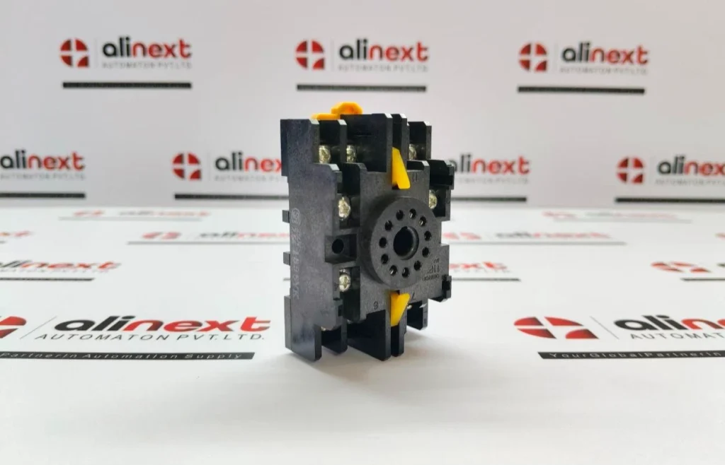 Omron 11PFA relay socket 1595YK 250V 7.5A