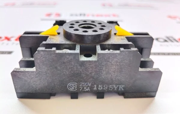 Omron 11PFA relay socket 1595YK 250V 7.5A