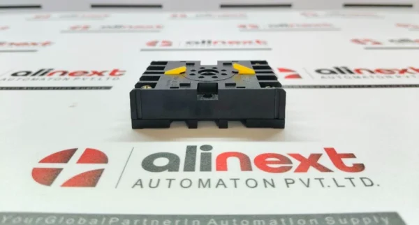 Omron P2CF-08 DIN Rail Mount 8-Pin Relay Socket