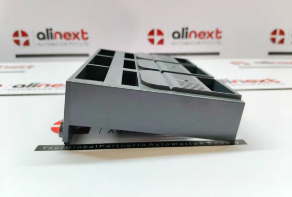 Schneider Electric LV432591 Compact terminal shield NSX400-630