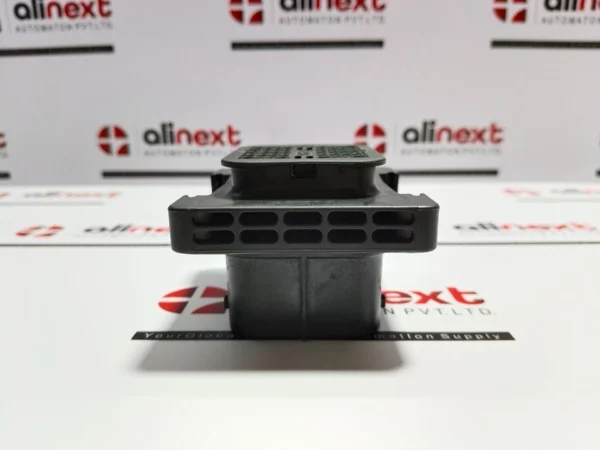 TE Connectivity 60-position automotive connector SPK02-FL 64A-001