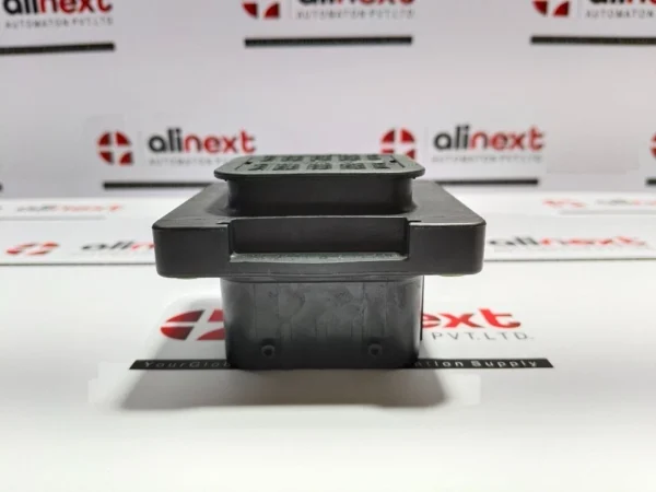 TE Connectivity 60-position automotive connector SPK02-FL 64A-001