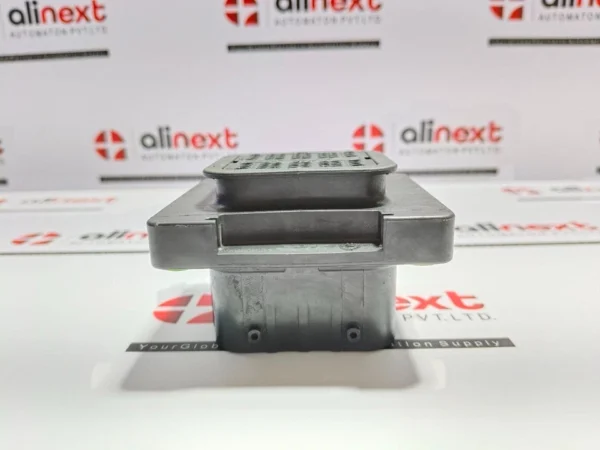 TE Connectivity 60-position automotive connector SPK02-FL 64A-001