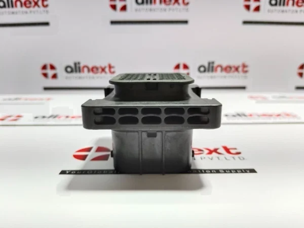 TE Connectivity 60-position automotive connector SPK02-FL 64A-001