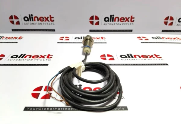 Telemecanique Sensors XS618B1MBL2 inductive proximity sensorv