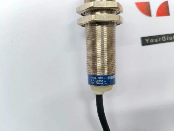 Telemecanique Sensors XS618B1MBL2 inductive proximity sensor