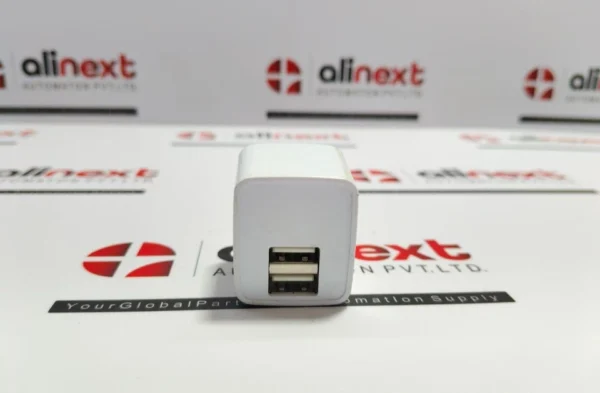 Tomax AD808 Dual USB Wall Charger Adapter 100-240V 50/60Hz 5V 2400mA