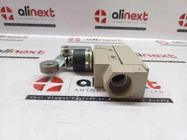 Omron ZE-NA2-2 Limit Switch (Roller Lever Type)