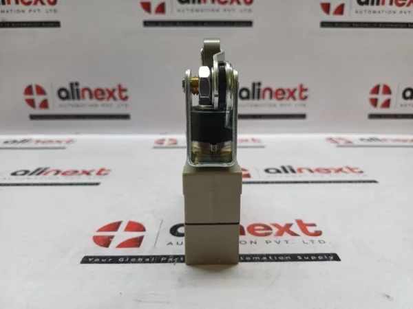 Omron ZE-NA2-2 Limit Switch (Roller Lever Type)