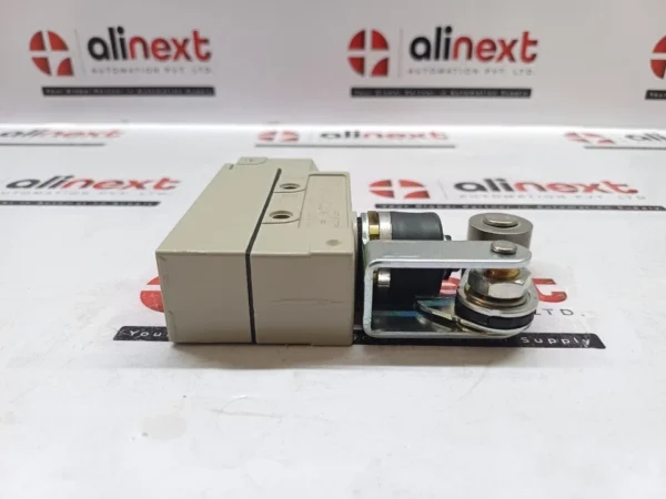 Omron ZE-NA2-2 Limit Switch (Roller Lever Type)