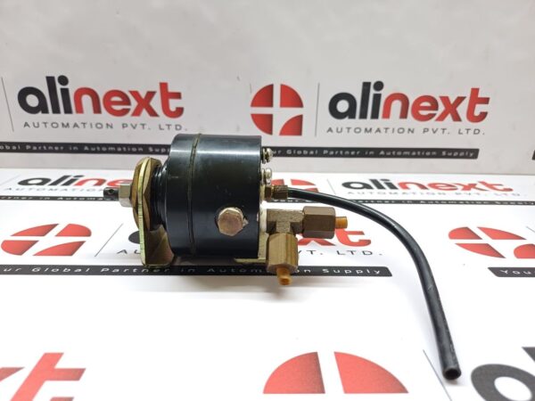 Pneumatic quick exhaust valve