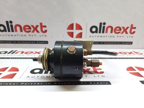 Pneumatic quick exhaust valve