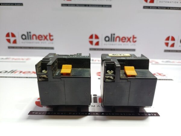 Telemecanique LA6-DK01 mechanical latch blocks