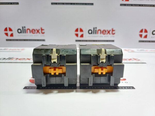 Telemecanique LA6-DK01 mechanical latch blocks