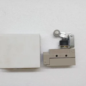 Omron ZE-NA2-2 Limit Switch Roller Lever 15A 250VAC
