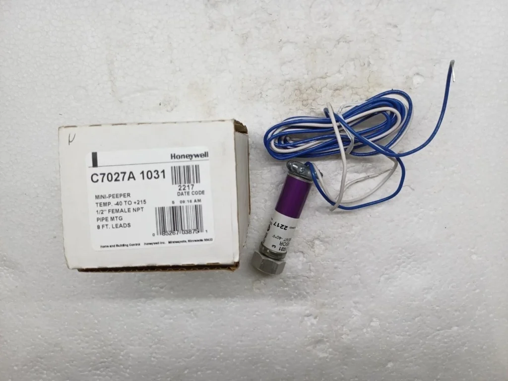 Honeywell C7027A1031 Mini-Peeper Flame Sensor 1/2" NPT 8ft Leads
