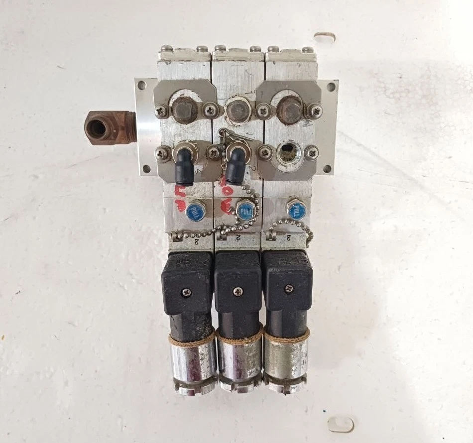 KANEKO SANGYO MB15G-8-A3P Air Solenoid Valve Assembly 4-Way 2-Position 220V AC